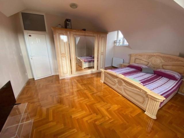 Arbeiterquartiere In Donaustadt Mit Gemeinschaftskuche Und -bad - Hacklerzimmer Vienna